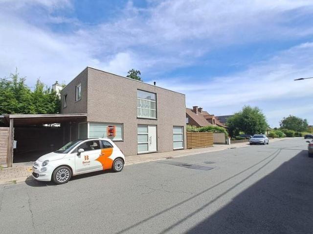 Instapklare gezinswoning op een boogscheut van het centrum
