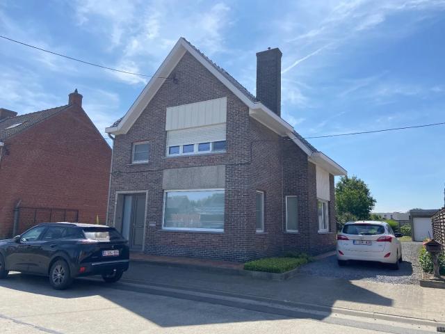 Instapklare gezinswoning met tuin en garage nabij centrum!