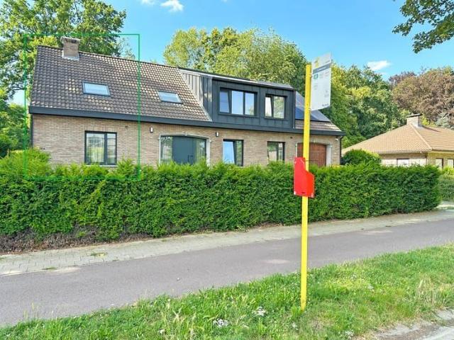 Instapklare gezinswoning met 3 slaapkamers, terras en aut.