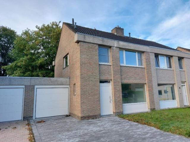 Instapklare halfopen woning