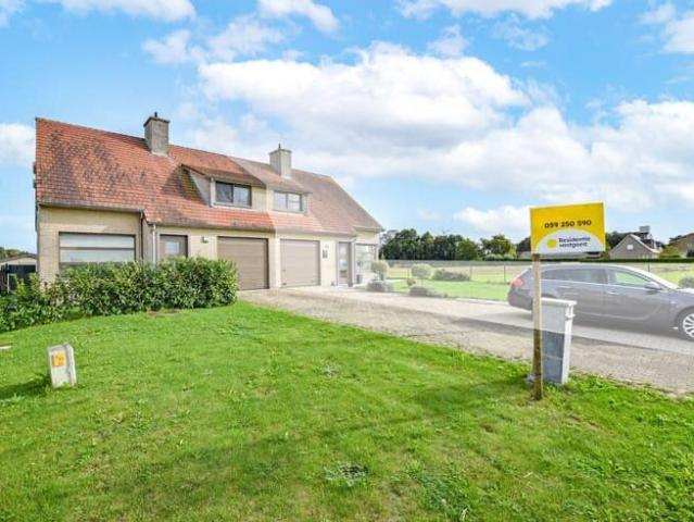 Instapklare halfopen woning met prachtige vergezichten op 3