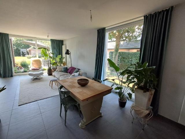 Instapklare halfopen woning met ruime zonnige tuin te Oedelem!