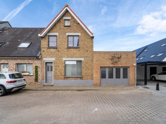 Instapklare halfopen woning te huur op rustige ligging nabi