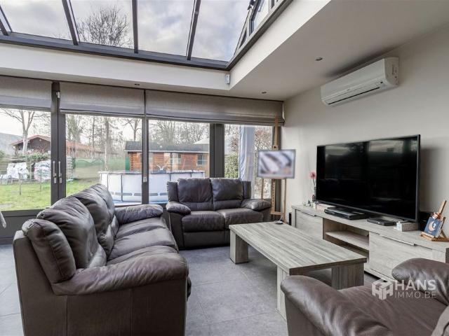 Instapklare laagbouwvilla 178 m² met 4 slaapkamers, garage en tuin 335 m² in Edegem