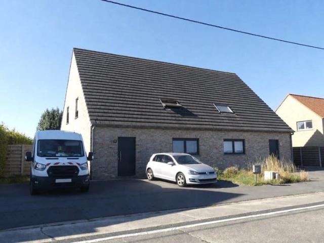 Instapklare lage energiewoning met 4 slaapkamers, 2 badkamer