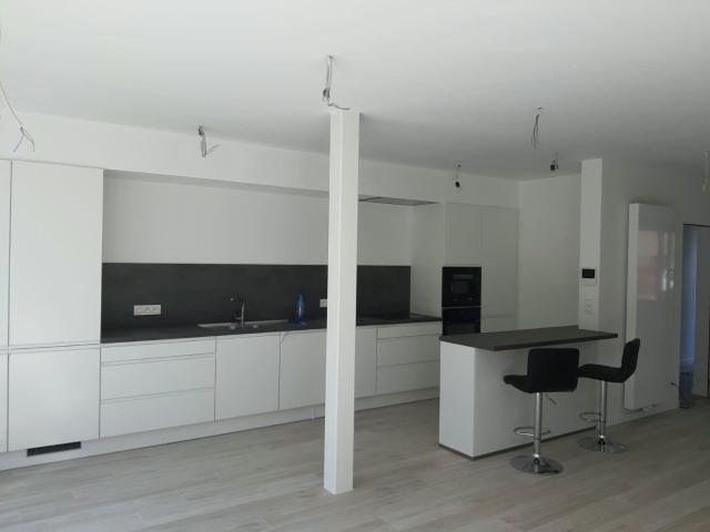 Instapklare mooi gerenoveerde gezinswoning met 4 slaapkamers