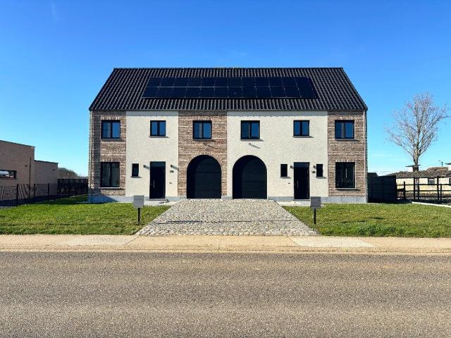 Instapklare nieuwbouwwoning met 3 slpks met tuin in Stevoort