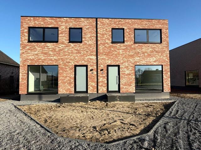 Instapklare passiefwoning met 4 slpks met tuin in Stevoort