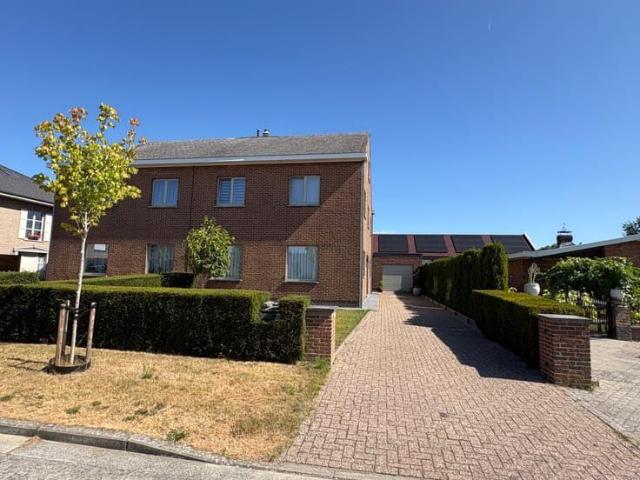 Instapklare ruime woning met 3 slpks te Wetteren