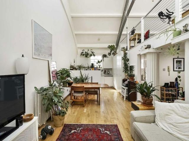 Institute Place, London E8 1 bed flat to rent £2,850 pcm £658 pw