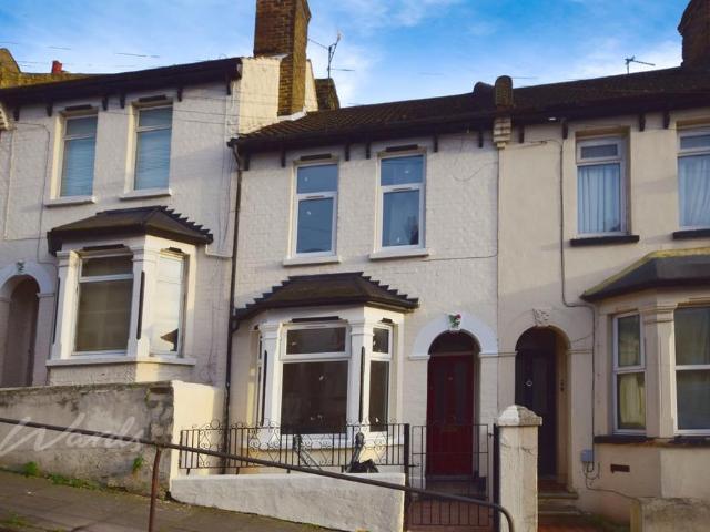 Institute Road Chatham ME4 3 bed terraced house to rent £1,450 pcm £335 pw