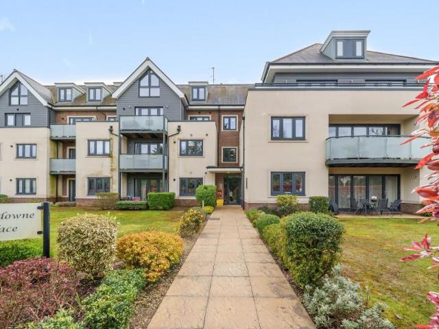 Institute Road, Maidenhead 2 bed apartment to rent £1,750 pcm £404 pw