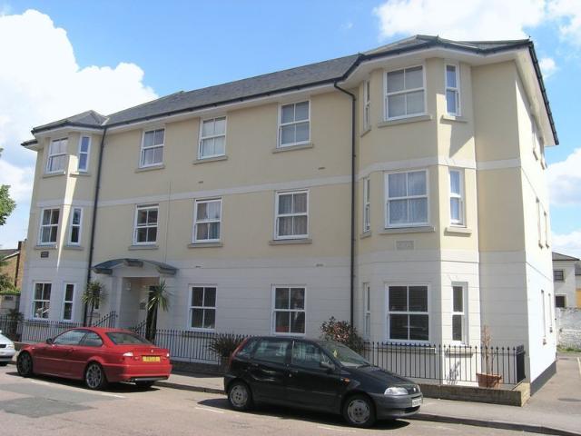 Institute Road, Marlow SL7, 2 bed flat to rent, £1,850 pcm | PrimeLocation