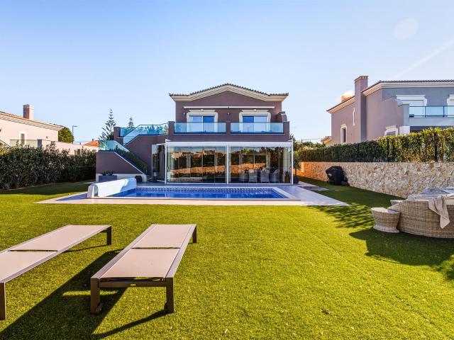 Inserida no prestigiado ambiente do Boavista Golf, mas total. 210m² Lagos