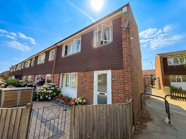 Inskip Road, Dagenham RM8, 4 bed semi detached house to rent, £2,899 pcm | PrimeLocation