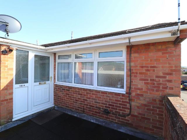 Insley Gardens, Hucclecote GL3, 2 bed flat to rent, £975 pcm | PrimeLocation