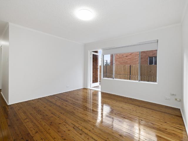 DEPOSIT TAKEN @ $650 pw Stylishly Renovated Ground Floor Apartment!