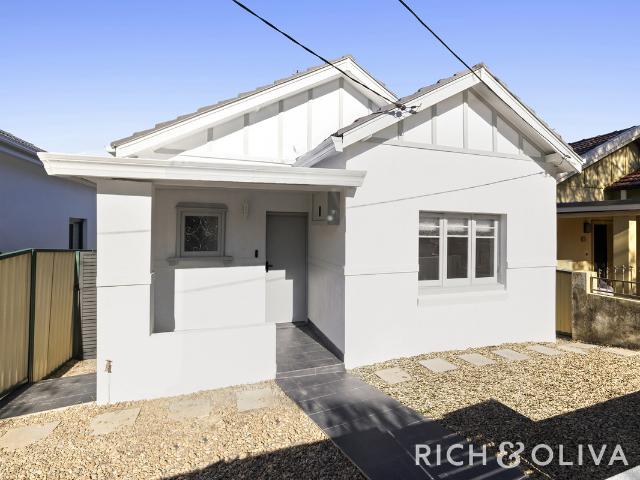 DEPOSIT TAKEN @ $1,100 pw Lavish Brand New Designer Home with Rear Lane Access!