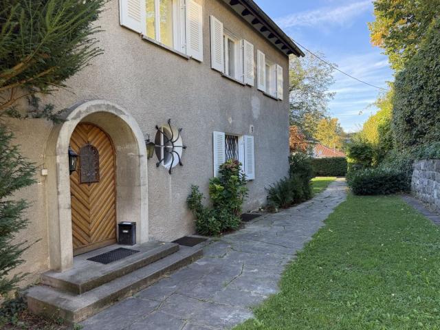 Inspirierende 4,5 Zimmer Altbauwohnung mit Garage, Garten und Balkon