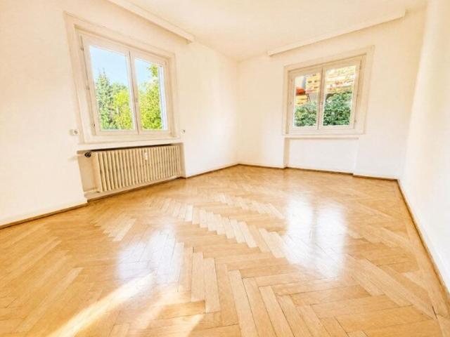 Inspirierende 4,5 Zimmer Altbauwohnung mit Garage, Garten und Balkon
