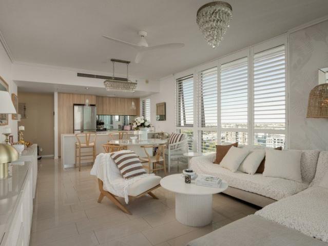 Inspiring Lifestyle with River and City Views Above Portside Wharf