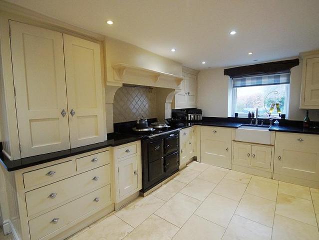 Intake Lane, Greenfield OL3 3 bed character property to rent £2,000 pcm £462 pw