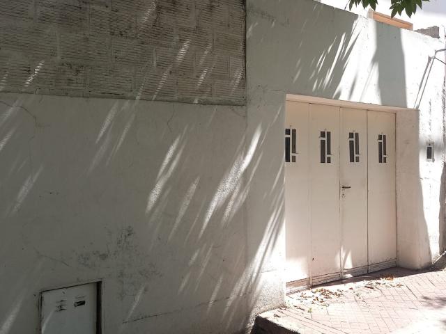 Internal house with garage in stream