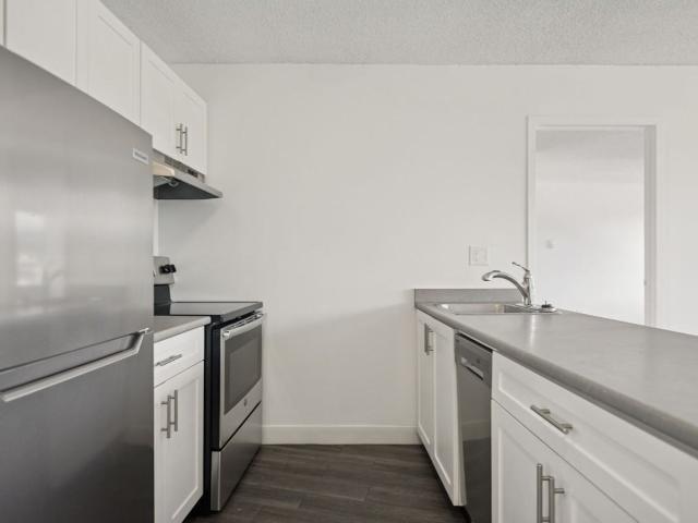 International Plaza Studio Apartment for Rent at 1959 Marine Dr, North Vancouver, BC V7P 3G1 Norgate