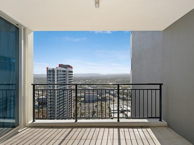 International Seller liquidates Great CBD Apartment, Must be Sold !