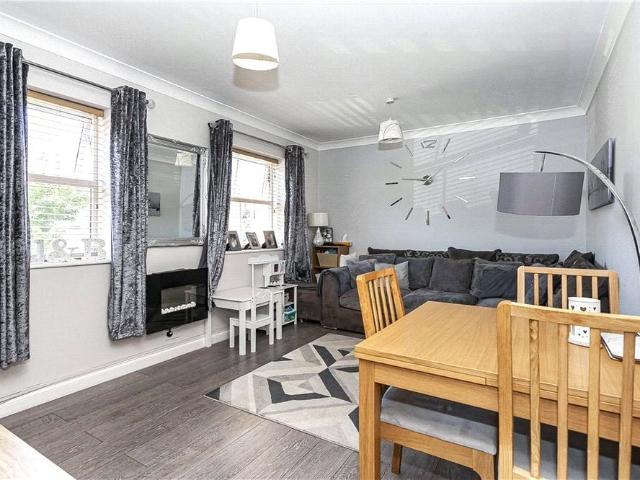 International Way, Sunbury on Thames, Surrey, TW16 7HR