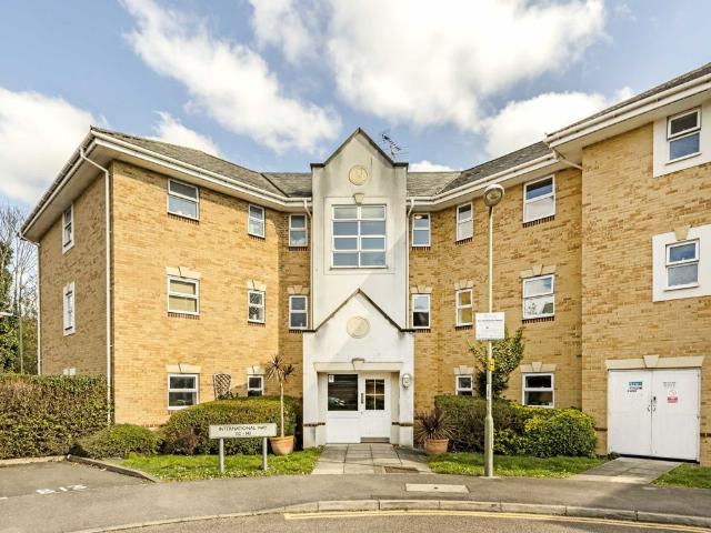 International Way, Sunbury TW16, 2 bed flat to rent, £1,695 pcm | PrimeLocation