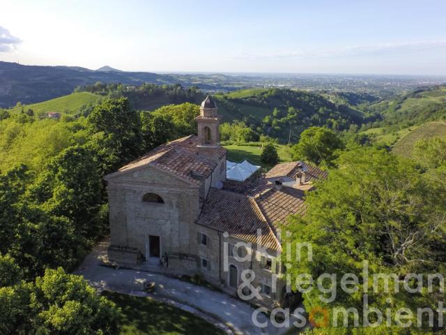 Intero complesso parrocchiale con chiesa del Settecento in p. 560m² Cesena