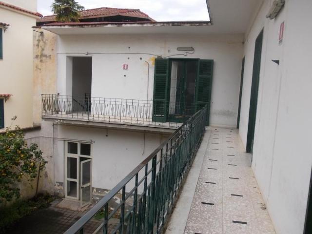 INTERO STABILE in vendita a Sant'Antimo