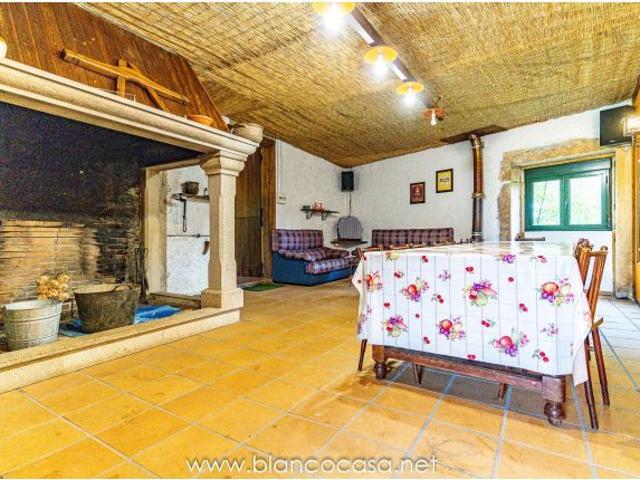 ¡INTERESANTE CASA con 437 m² y TERRENO de 3.187 m² por 149.990 €!