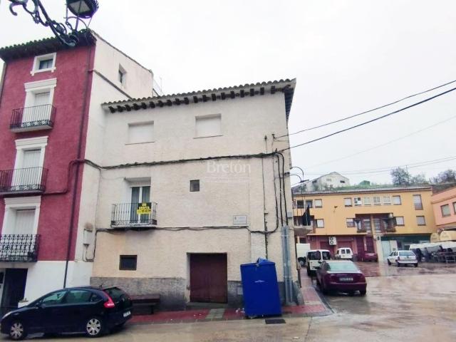 Interesante casa en el centro de Aguarón