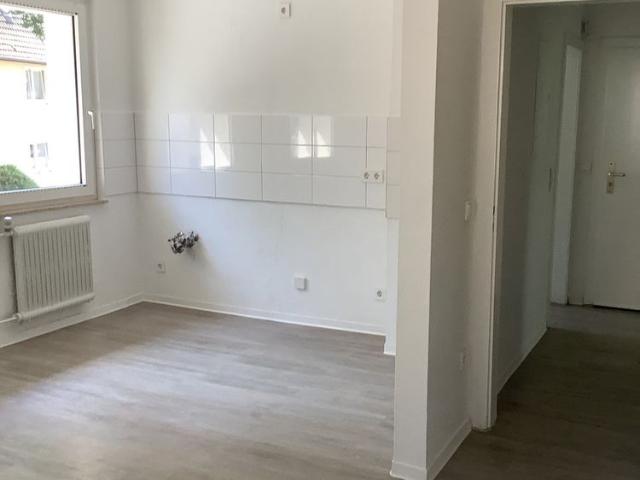Interessant aufgeteilte 3 Zimmer, 2 Bäder, Riesen Wohnküche und Balkon!