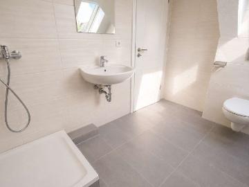 interessante 2 Zimmer DG Wohnung