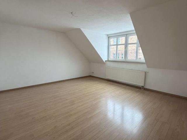 Interessante 2 Raumwohnung 2.OG + DG in ruhiger, aber zentrumsnaher Lage von 14712 Rathenow Geschwister Scholl Str. zu vermieten