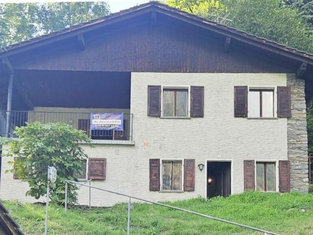 INTERESSANTE CASA UNIFAMILIARE A GRONO LEGGIA