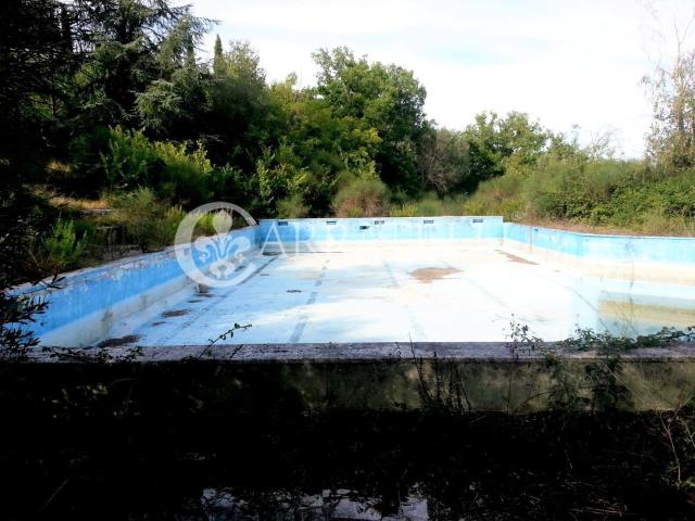 Interessante casale da ristrutturare collocate nel comune di. 1000m² Chiusi