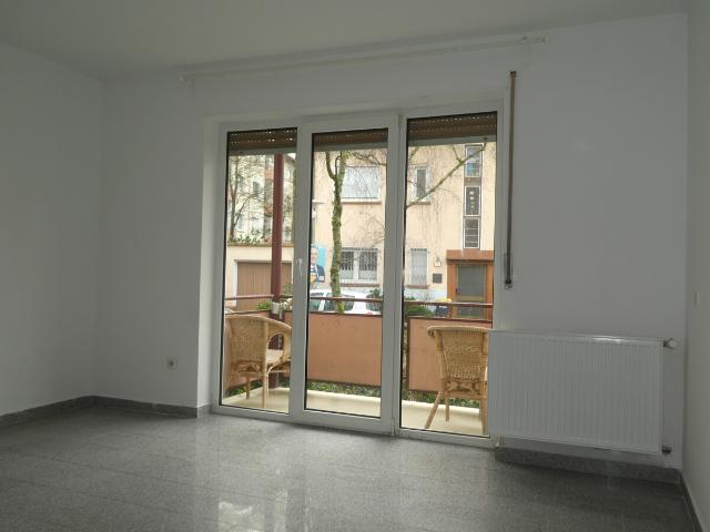Interessante Hochparterre Wohnung mit Balkon