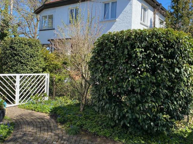 Interessantes, teilweise renovierungsbedürftiges 1 FH in bevorzugter Höhen Bestlage von Gerlingen!