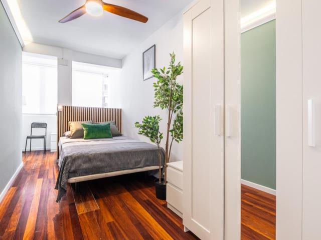 Interesting double bedroom in the Centre district