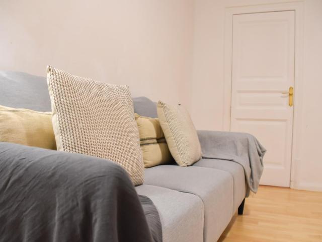 Interesting double bedroom near the Diagonal metro