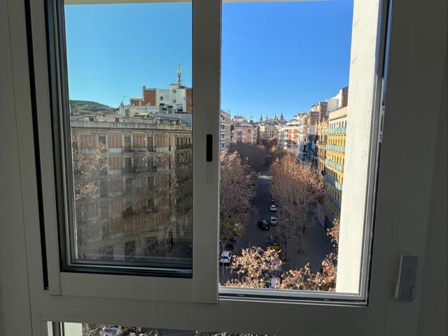 Interesting double bedroom near the Sant Antoni metro