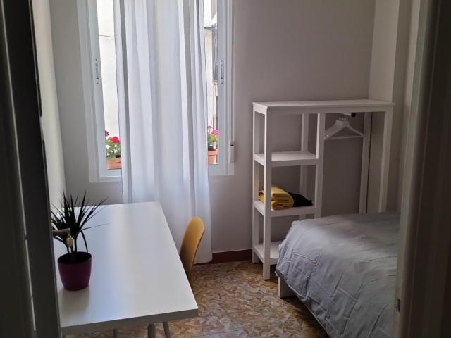 Interesting single bedroom in the Mercado neighbourhood