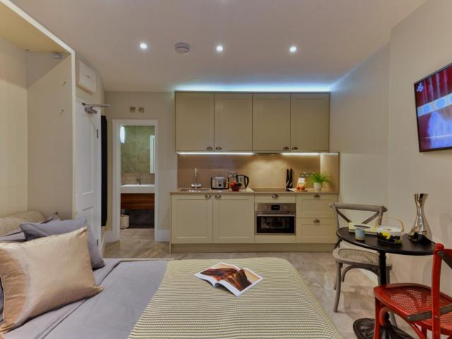 Interesting studio near the Marylebone train station Has an Apartment