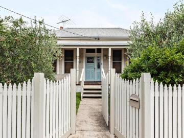 Intergenerational family residence with a two bedroom studio