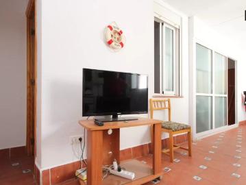 Interior room with ample storage in 3 bedroom apartment, Central Granada