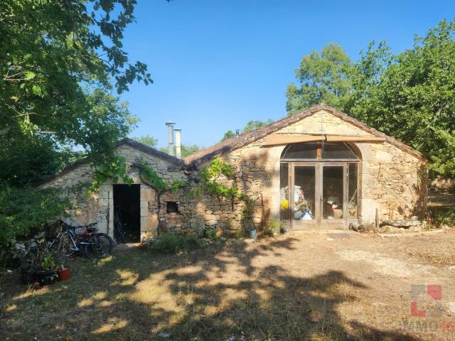 Intimité absolue pour cet ensemble immobilier 334m² Albas